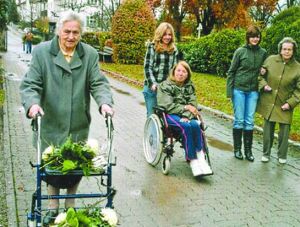 Im Rahmen des Projekts „Freiwilliges Soziales Schuljahr“ kümmern sich Realschülerinnen aus Burgkunstadt und Bad Staffelstein mit um die Seniorinnen und Senioren des Pflegeheims Elisabeth.
